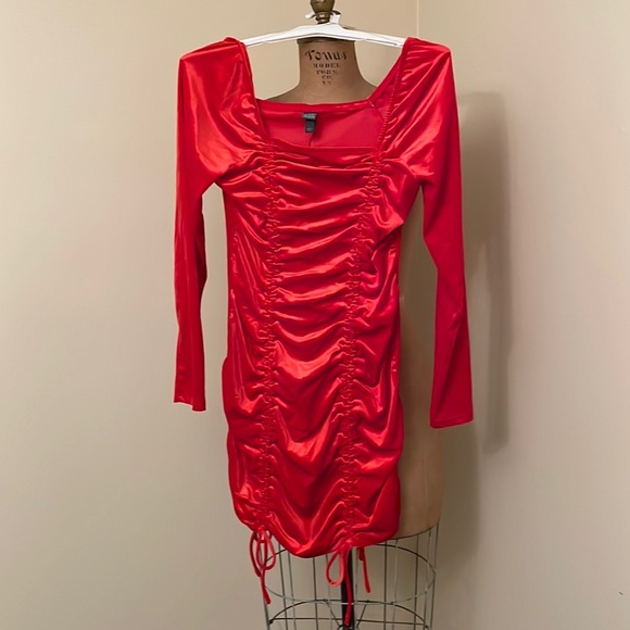 Women’s Long Sleeve Ruched Red Velvet Bodycon Dress, Size Large - Picture 4 of 6